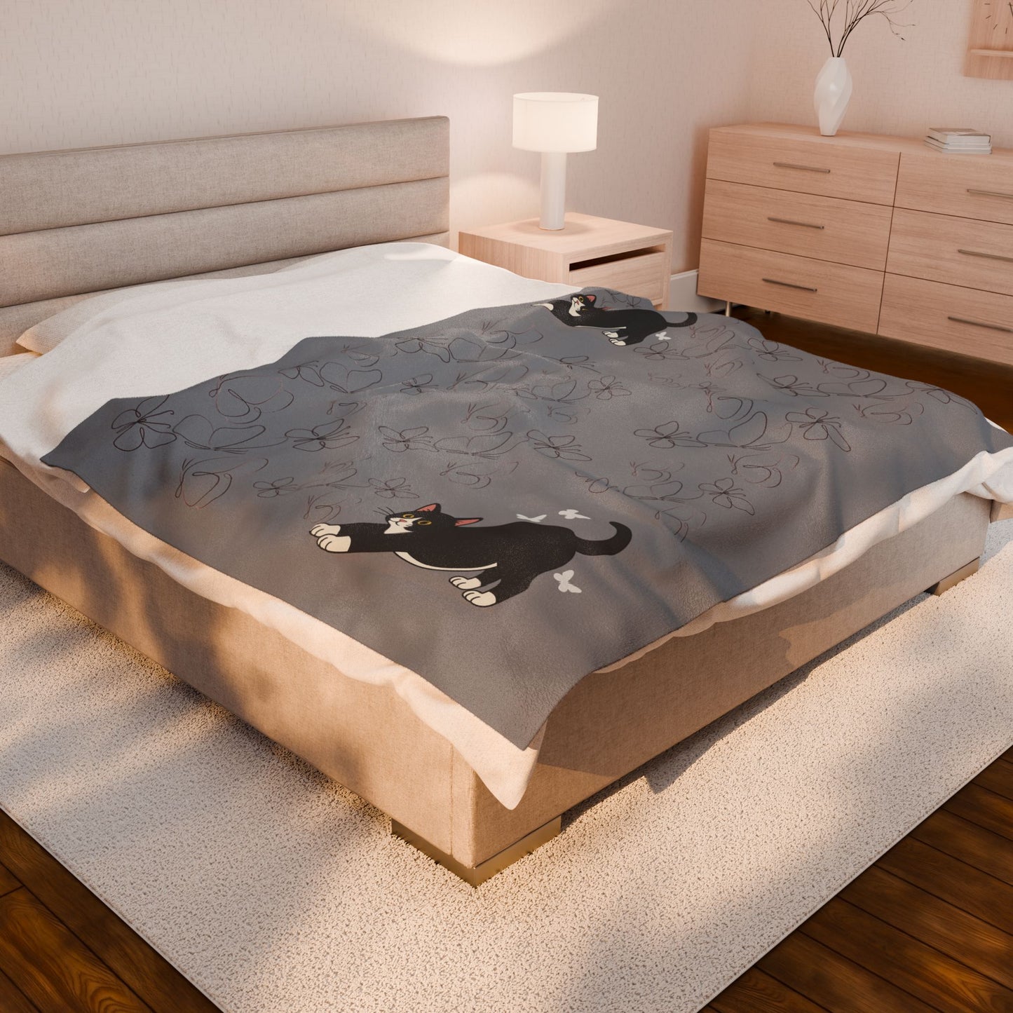 Cozy Velveteen Plush Blanket with Cats & Butterflies Design - Perfect for Home Decor and Gifting